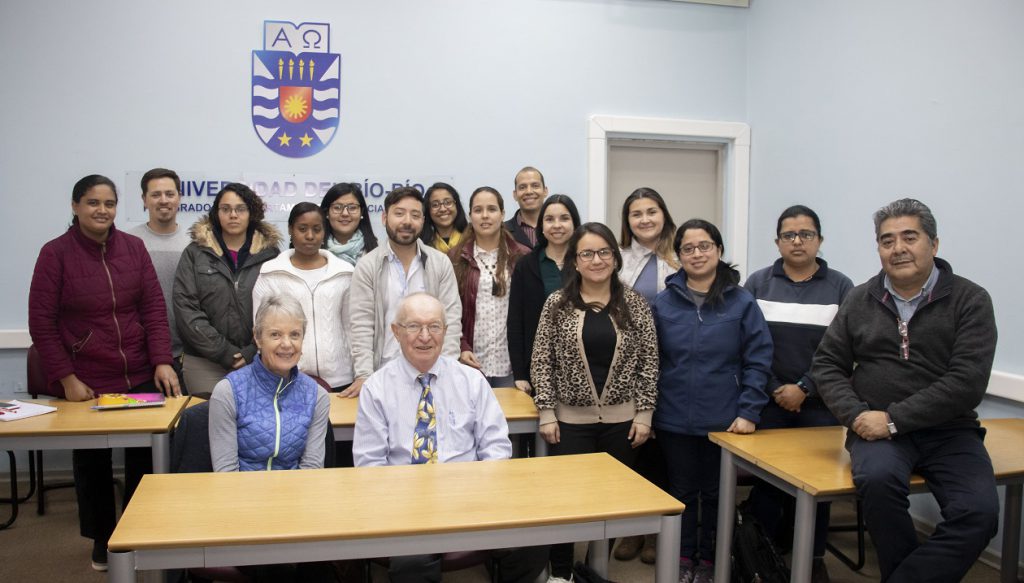 Dr. Ronald Wrolstad brindó conferencia sobre compuestos antioxidantes en la UBB