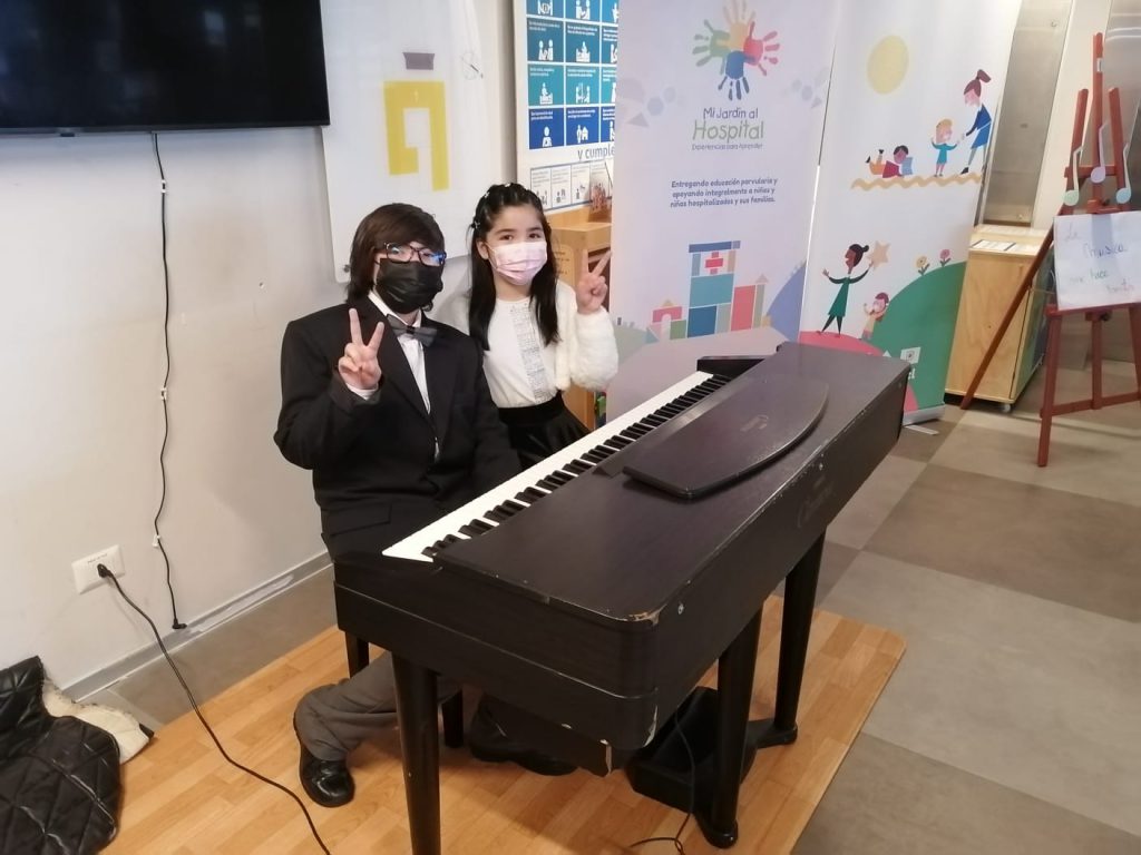 Estudiantes del Conservatorio UBB llevaron música al Hospital Higueras