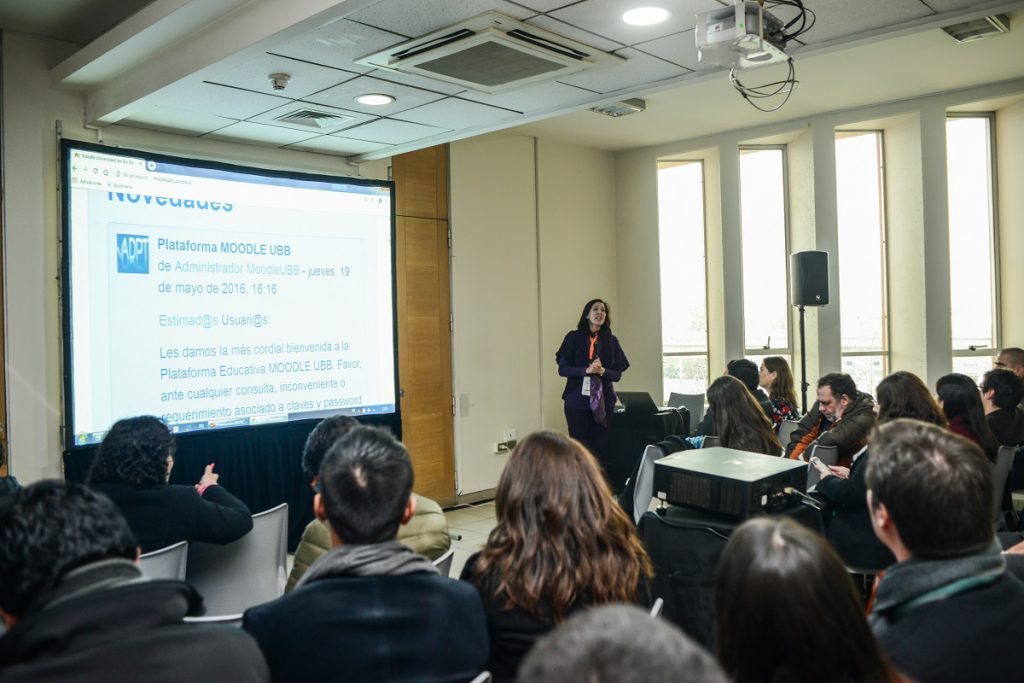 Profesional es reconocida por labor en administración de plataforma Moodle UBB