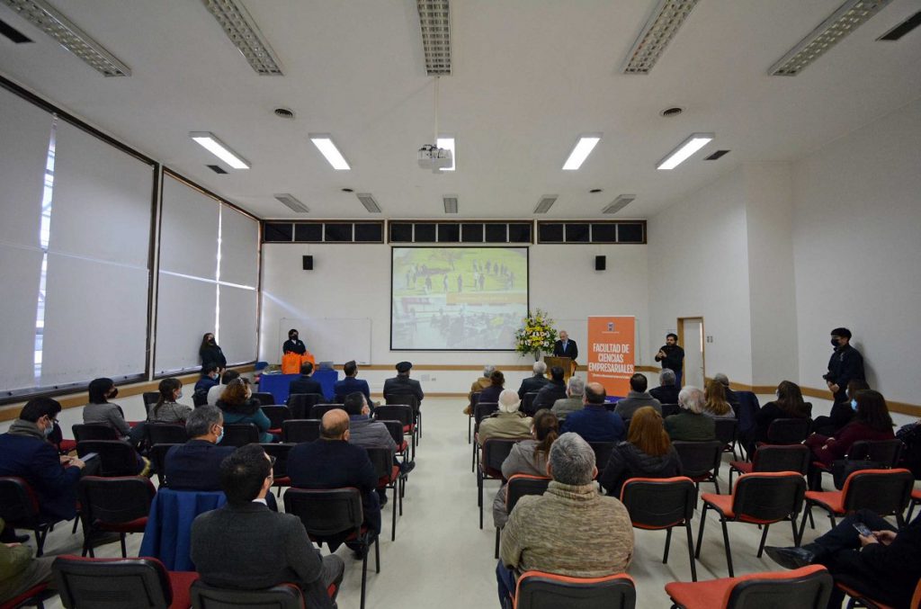 Decano Benito Umaña realizó cuenta anual en el marco del 33 aniversario de la Face UBB