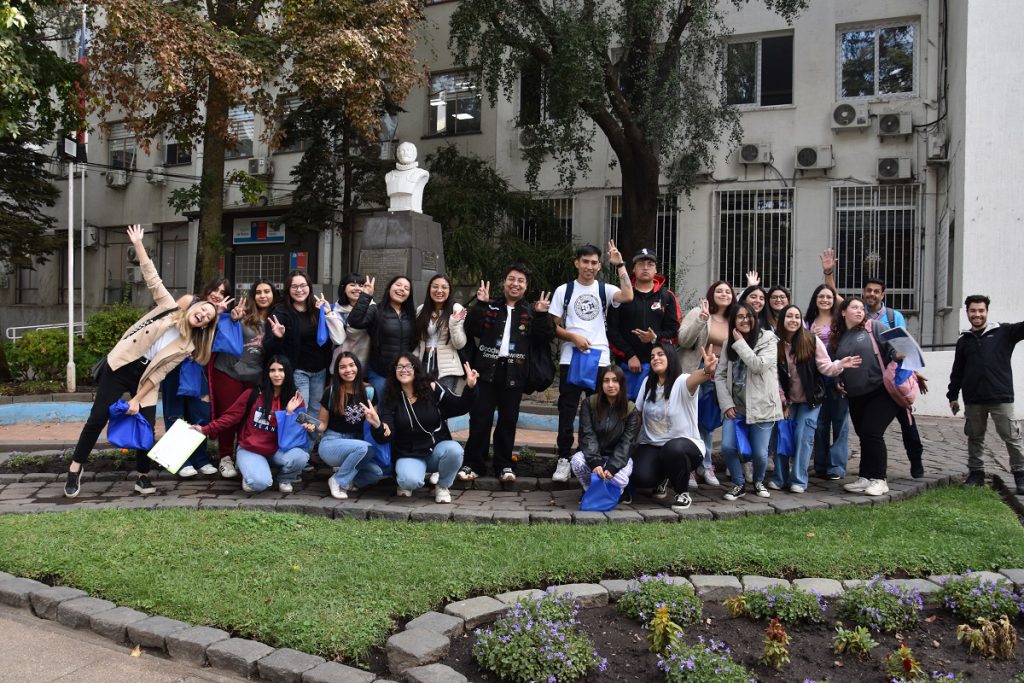 Estudiantes de primer año recorrieron Chillán en City Tour organizado por Bienestar Estudiantil