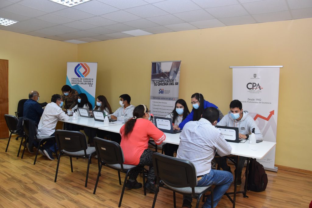 Contribuyentes de Ñuble son apoyados por estudiantes UBB en la Operación Renta 2022
