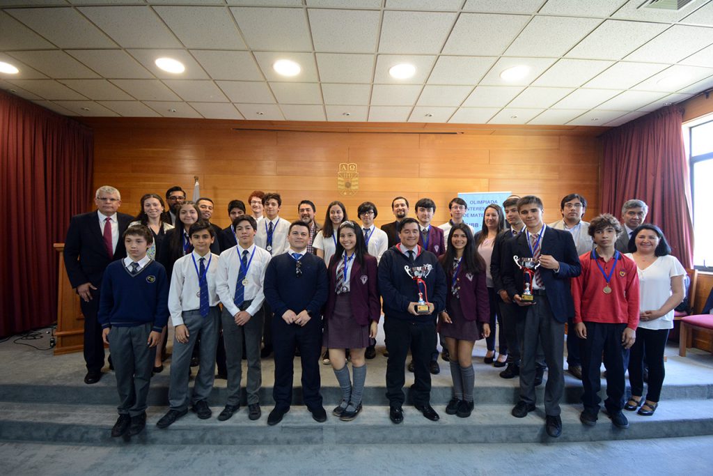 Premian a estudiantes que obtuvieron los mejores resultados en Olimpiada de Matemática
