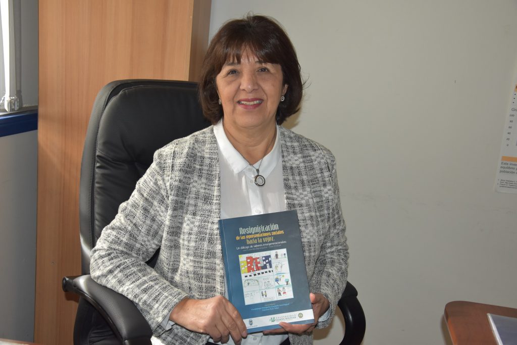 Académica del Departamento de Enfermería publicó libro con colegas colombianos