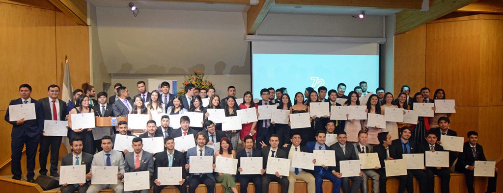 Escuela de Ingeniería Civil entregó diplomas de título a 91 egresados