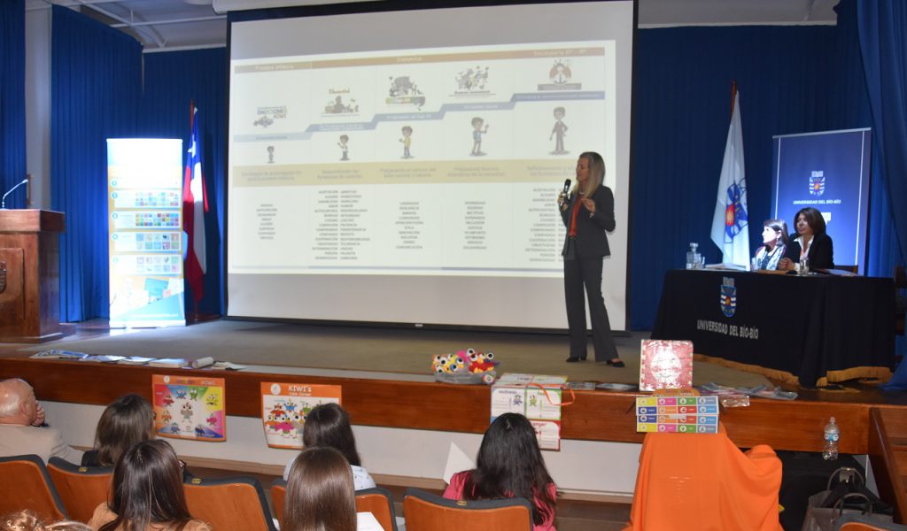 Cierre de Fondecyt contó con conferencia sobre programa de educación emocional