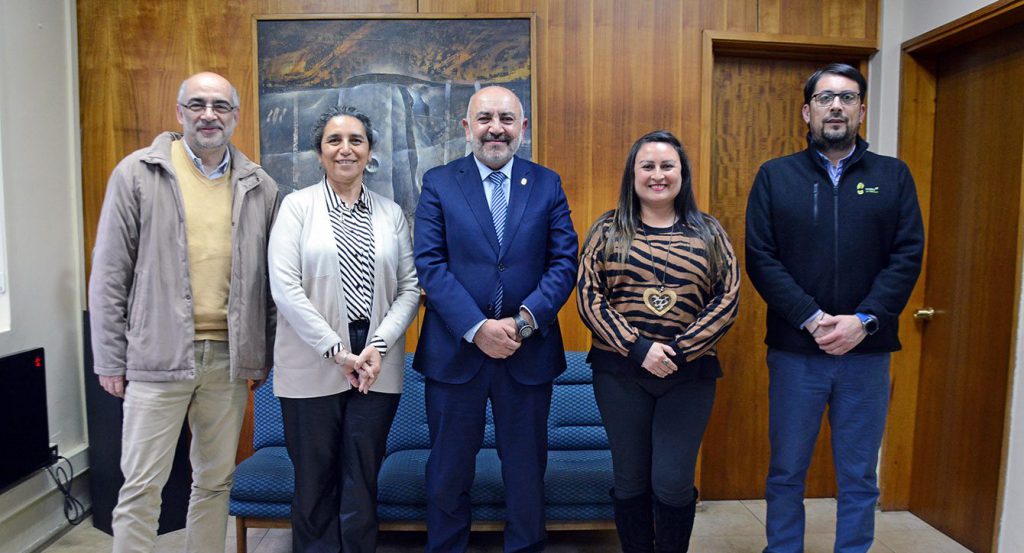 Autoridades UBB y ejecutivos de la CMPC acuerdan generar agenda de trabajo colaborativo
