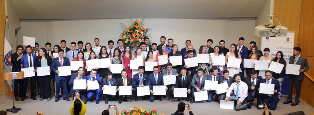 Escuela de Ingeniería en Construcción entregó diplomas de título a 73 egresados