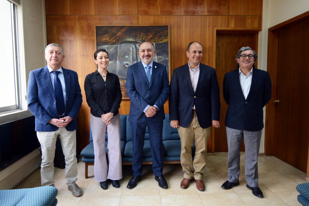 Rector y gobernador Rodrigo Díaz relevaron alcances de proyectos Gore-UBB