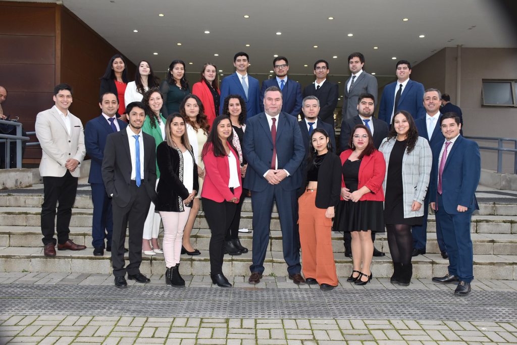 Pedagogía en Educación Matemática entregó diplomas de título a 50 egresados y egresadas