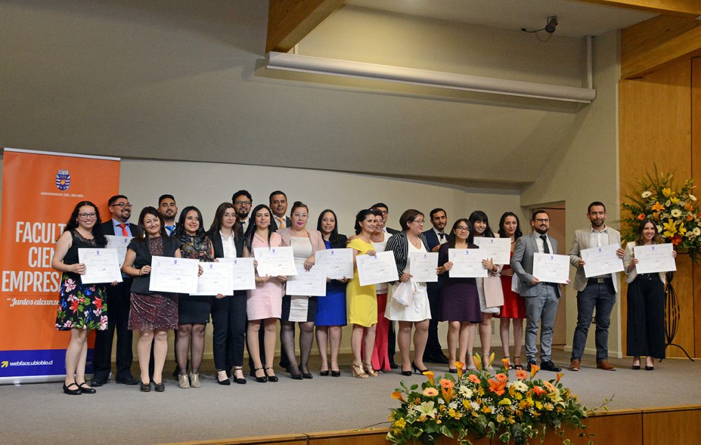 Face entregó diplomas de título a egresados de los Programas Especiales de Continuación de Estudios