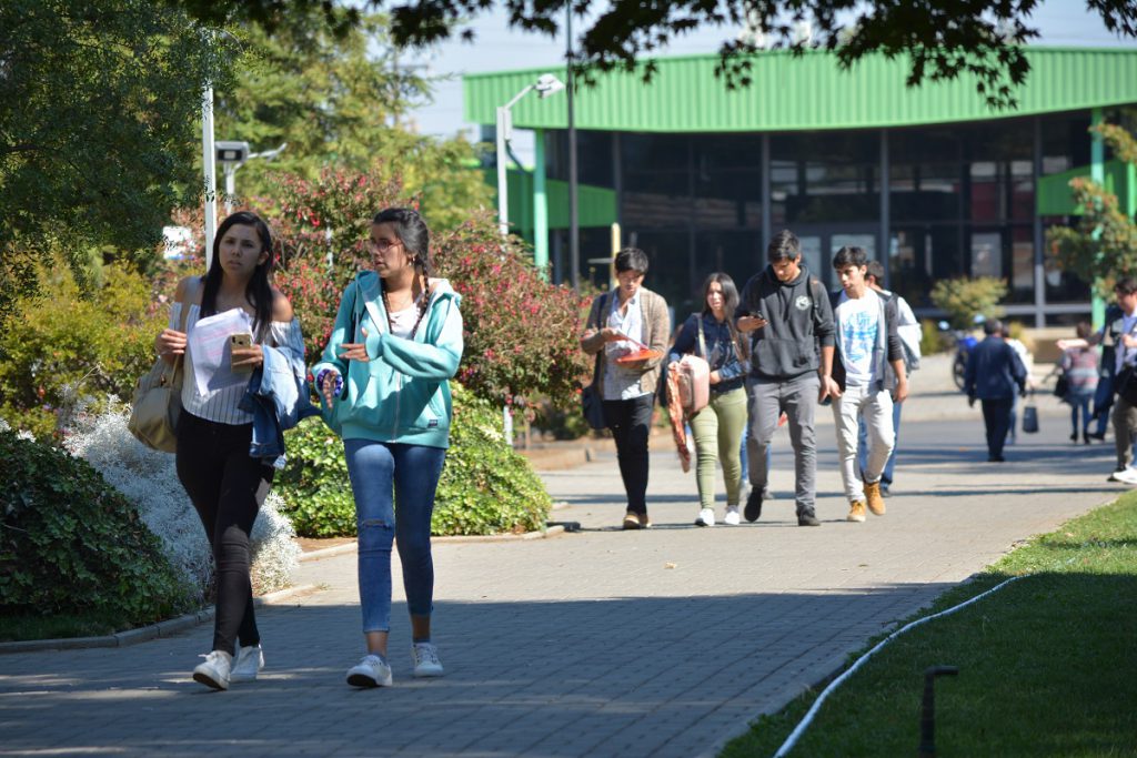 Equipo de Bienestar Estudiantil contribuye al desarrollo de los jóvenes UBB