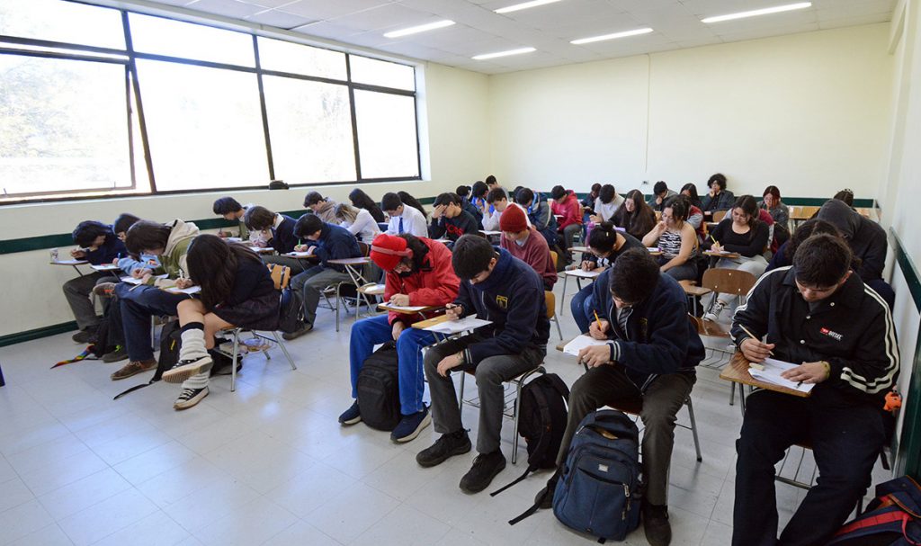 Estudiantes pusieron a prueba sus conocimientos en la Olimpiada de Matemática UBB