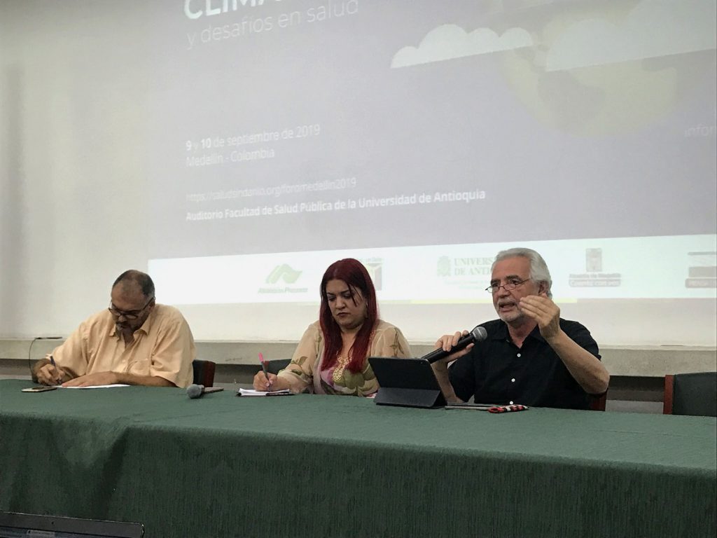 Decano de la Facultad de Arquitectura, Construcción y Diseño expone en foro internacional