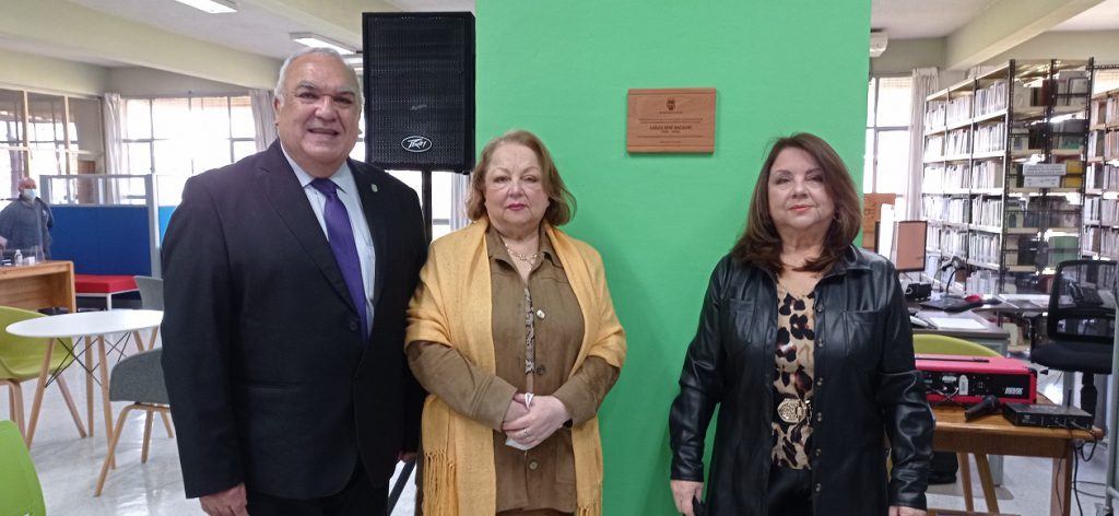 Biblioteca del Campus La Castilla custodiará valiosa colección del profesor Carlos René Ibacache
