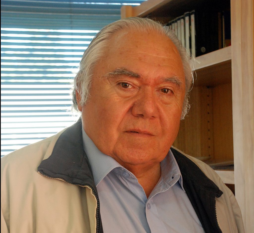 Repentino deceso del académico Mario Solís