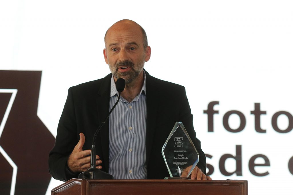 Académico Sergio Baeriswyl fue reconocido por diario El Sur