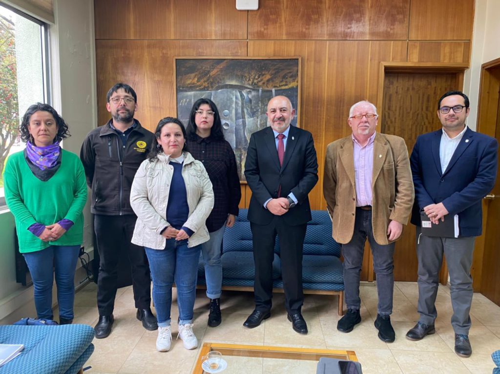 Rector reconoció compromiso y aporte de funcionarios/as a honorarios