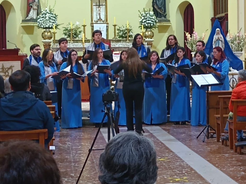 Coro UBB cantó en encuentro nacional Fedecor y comienza a preparar su repertorio navideño