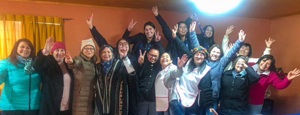 Estudiantes de Enfermería realizan sesión educativa a agrupación de Monitoras HTA
