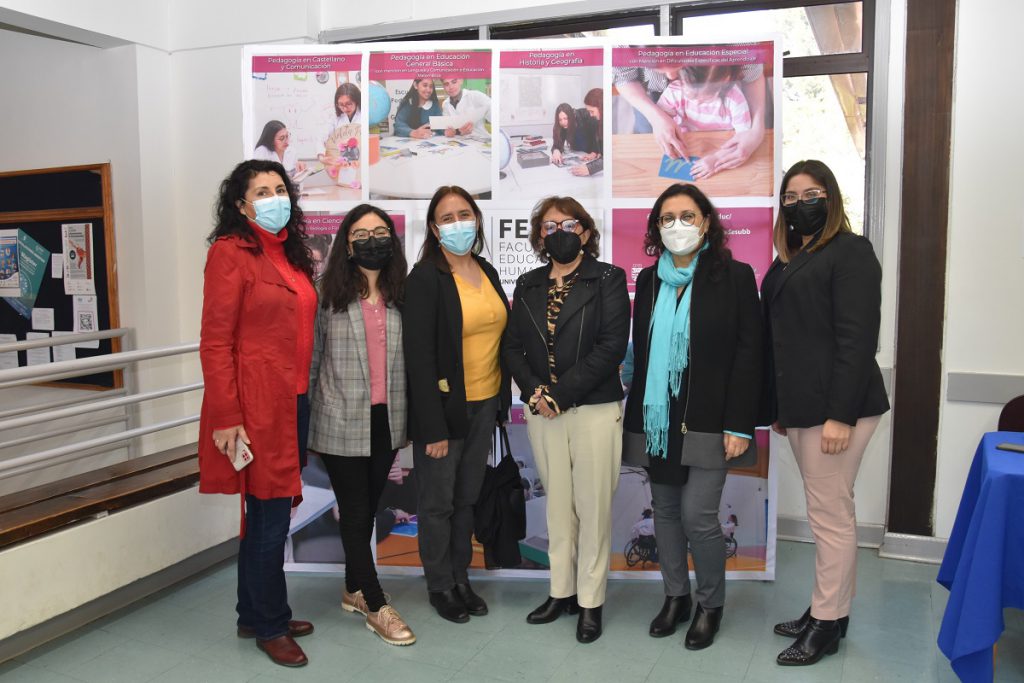 Coordinadora de Formación Continua del CPEIP visita talleres socioemocionales impartidos por la UBB