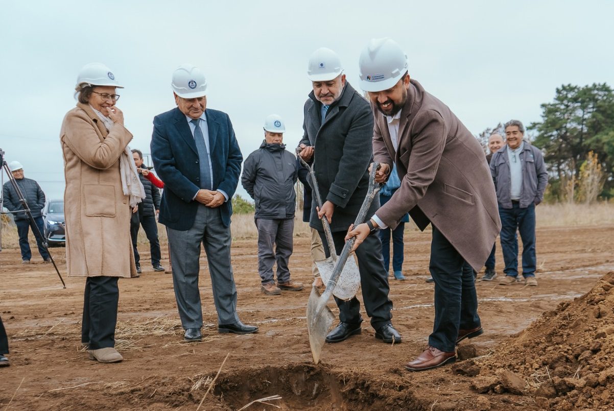 UBB y Gore de Ñuble instalan primera piedra de anhelada Escuela de