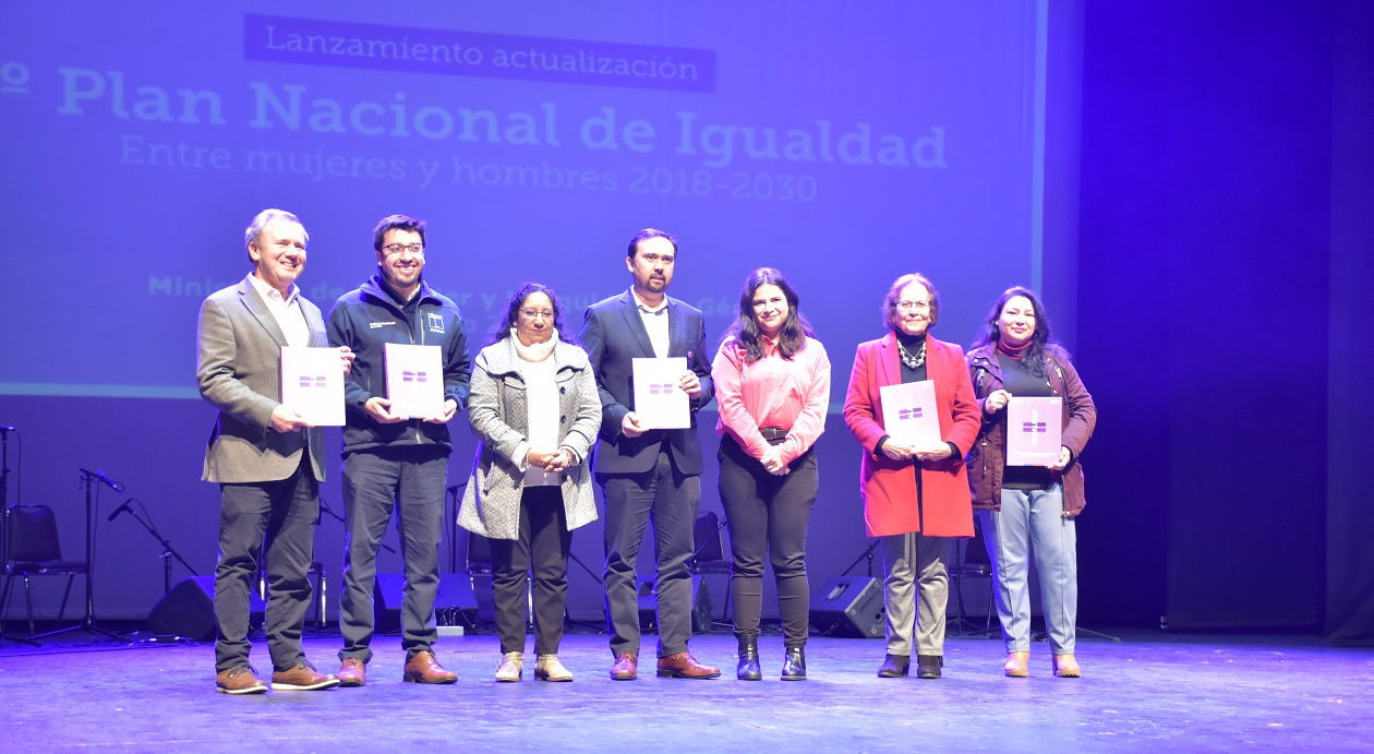 Ministra de la Mujer y Equidad de Género entregó Plan Nacional de