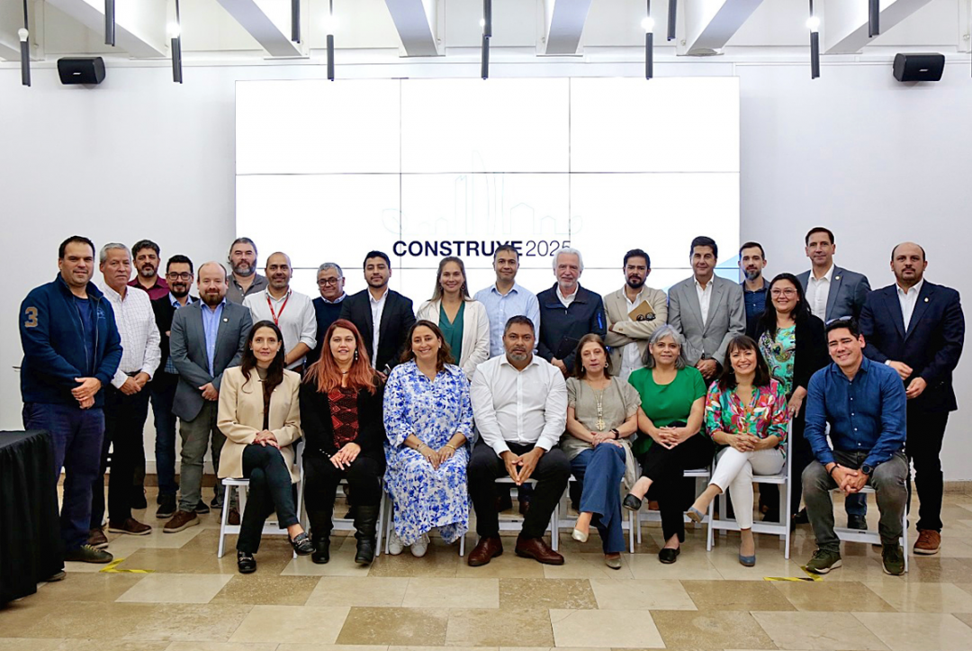Decano de la Farcodi UBB participó en reunión de Construye2025