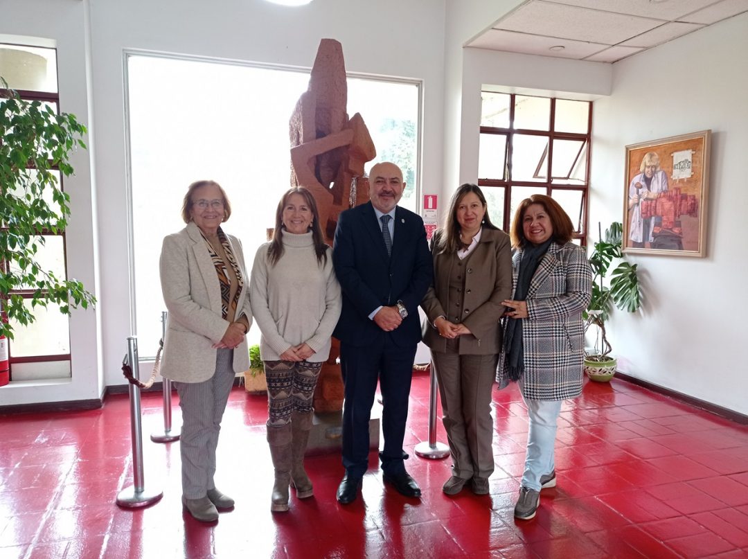 Rector se reúne con directiva del Círculo de Secretarias UBB de la sede Chillán