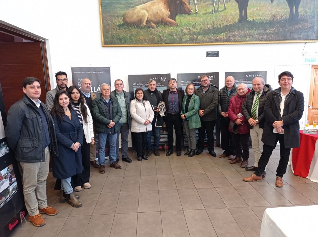 UBB protagoniza entrega de Hoja de Ruta del Plan Bicentenario Chillán 2035 al alcalde de la ciudad