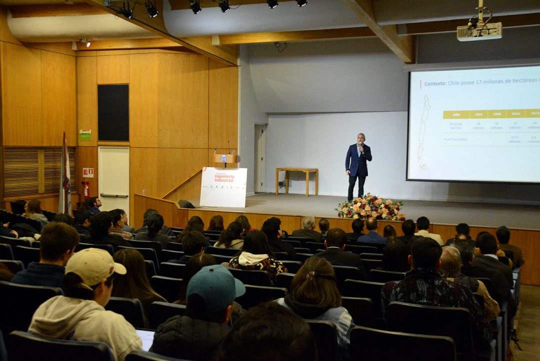 Universidades locales conmemoraron el Día de la Ingeniería Industrial en la UBB