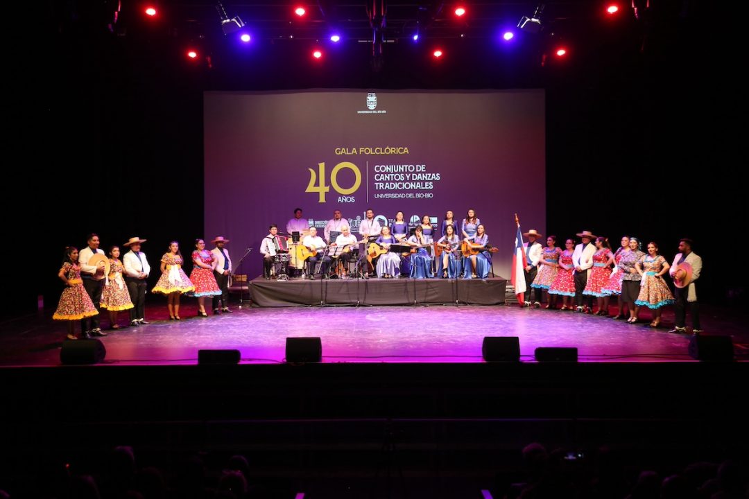 Cantos y Danzas Tradicionales UBB celebró sus 40 años ante más de mil personas en el Teatro Biobío
