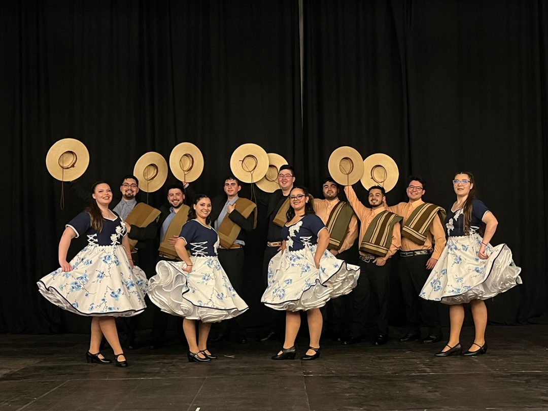 Conjunto Estudiantil de Proyección Folclórica Traful se presentó en Chiloé