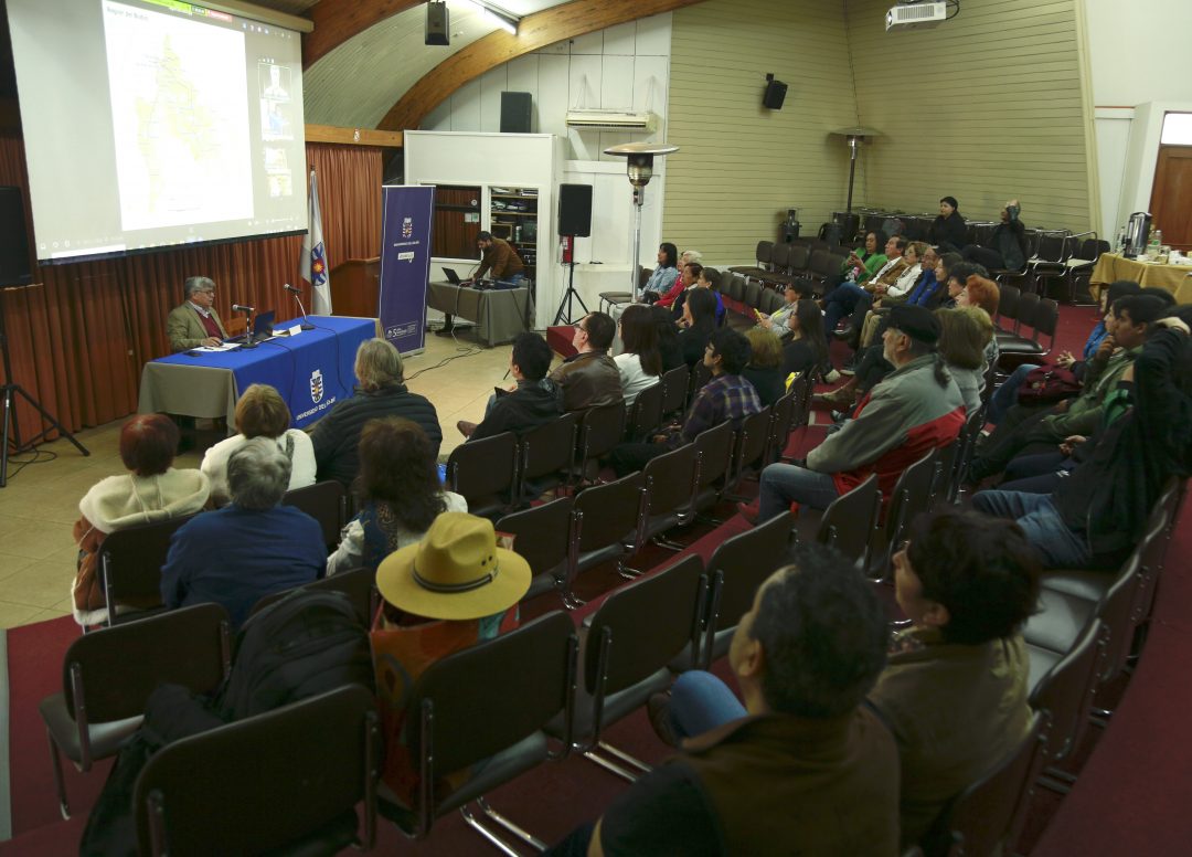 Extensión UBB reúne a 94 participantes durante el Encuentro Poético