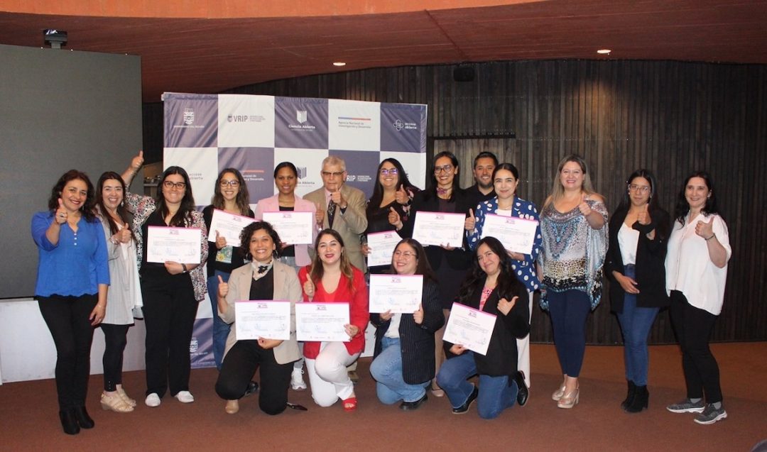 Investigadoras y estudiantes de postgrado UBB reciben reconocimiento en taller “Mujeres visibles en la Wiki”