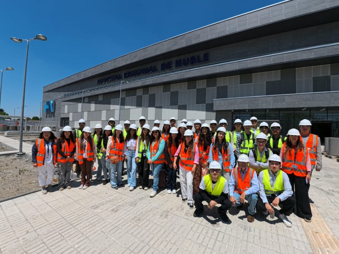 Estudiantes de Medicina UBB recorren instalaciones del futuro Hospital Regional de Ñuble