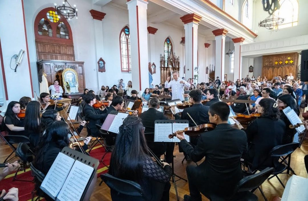 Conservatorio Laurencia Contreras inició su año académico con mucha energía en la celebración de sus 85 años