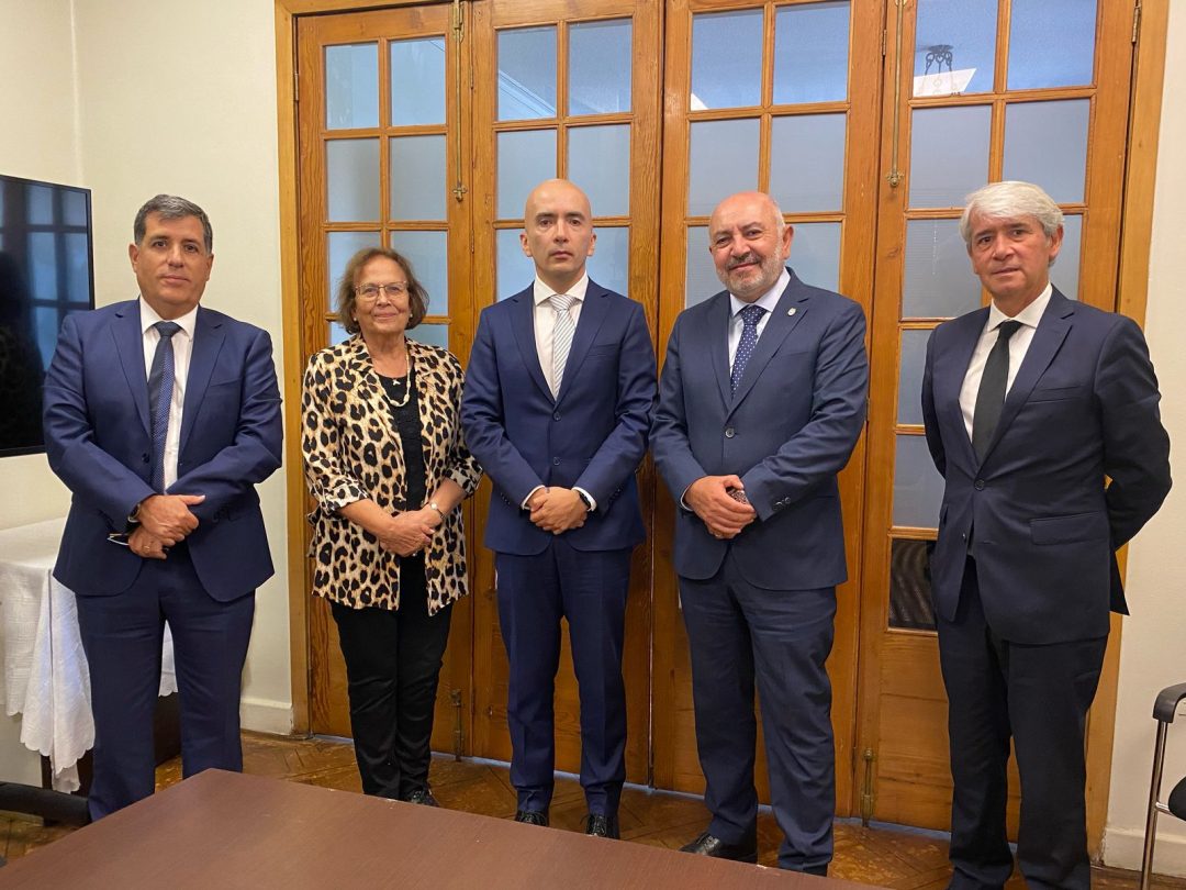 Rector y Contralor de Ñuble abordaron avance del proyecto de modificación de la planta y encasillamiento del personal UBB