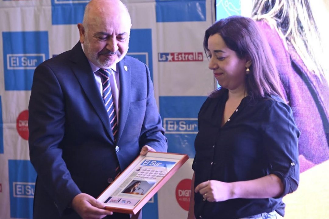 Coordinadora del Conservatorio Laurencia Contreras recibió distinción regional de manos del Rector UBB Benito Umaña