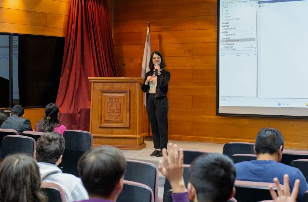 Departamento de Ingeniería Eléctrica y Electrónica organizó charlas con MathWorks para estudiantes de la FI