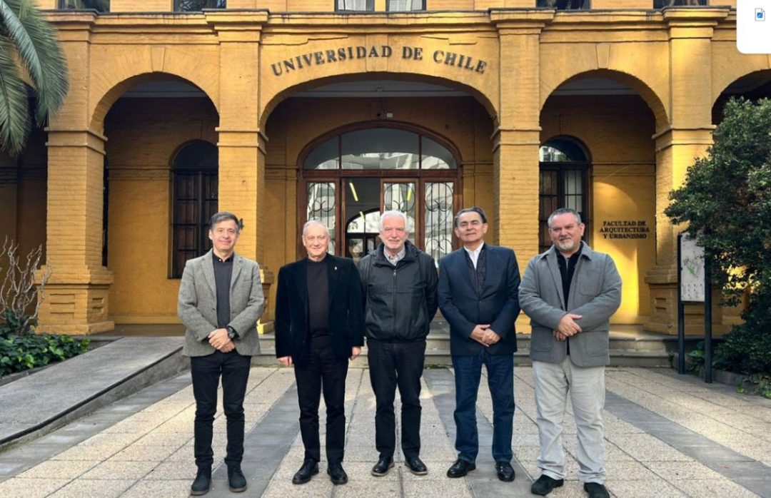 Decanos de Farcodi UBB y FAU U. de Chile acuerdan convenio para potenciar redes académicas e impacto territorial