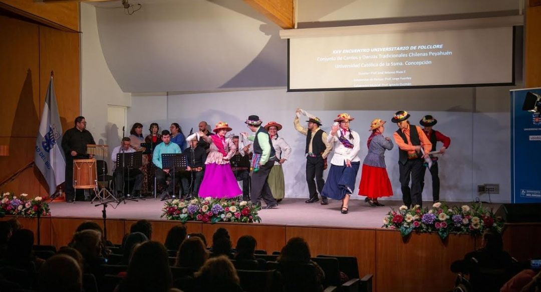 Encuentro Universitario de Folclor reunió a tres conjuntos en el Aula Magna UBB