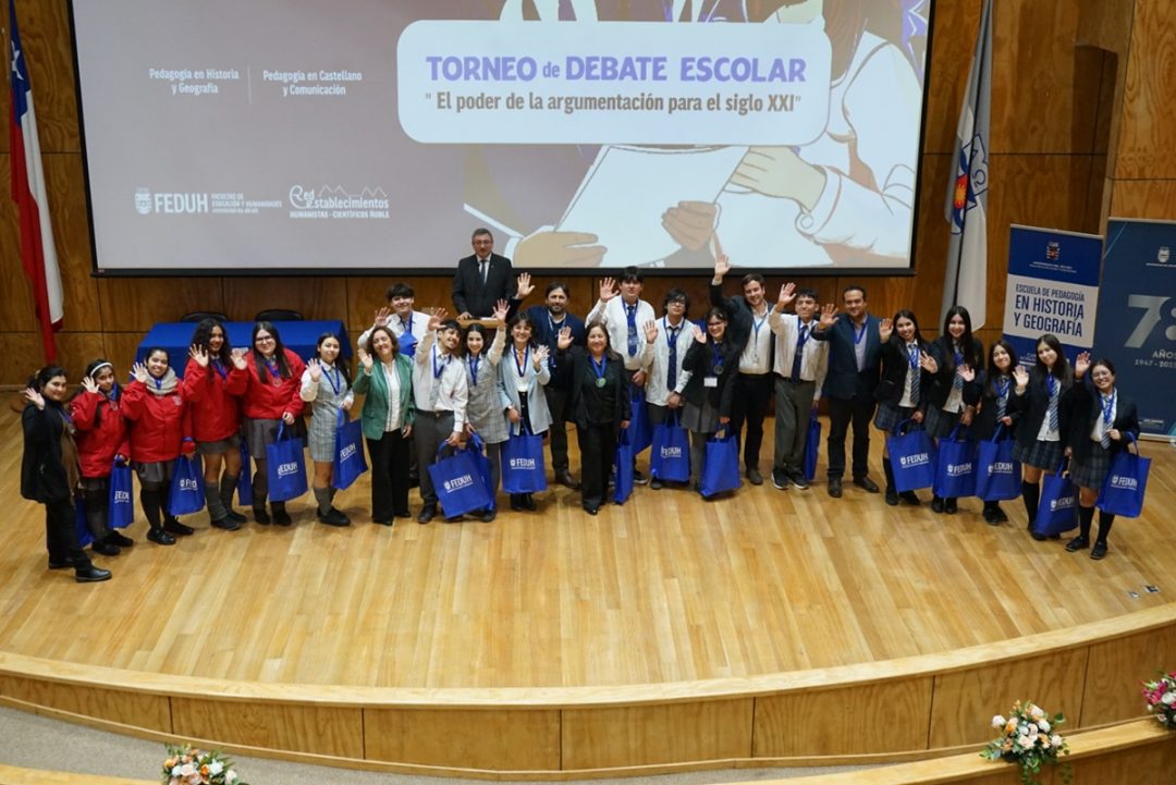 Estudiantes del Liceo Bicentenario Carlos Montané Castro triunfan en Torneo de Debate Escolar en la UBB