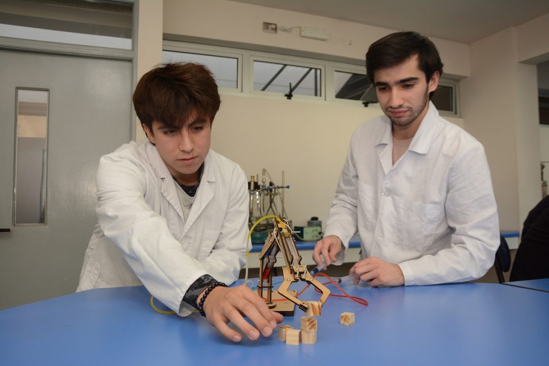 Ingeniería Civil Mecánica e Ingeniería Civil Eléctrica de la FI son reconocidas por el Colegio de Ingenieros de Chile A.G.