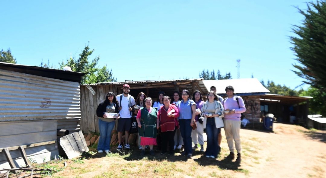 Estudiantes del Taller de Cerámica UBB aprendieron técnicas de alfareras de la Quebrada de las Ulloa