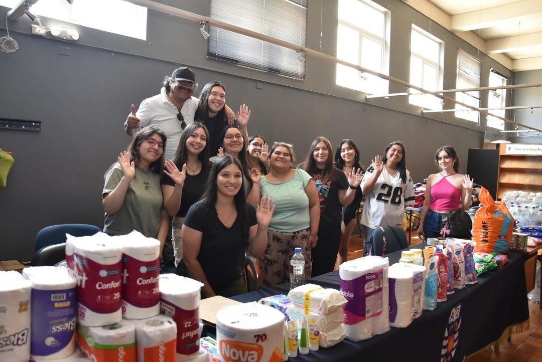 Comunidad se une para ir en ayuda de personas damnificadas por los incendios de Biobío y Ñuble