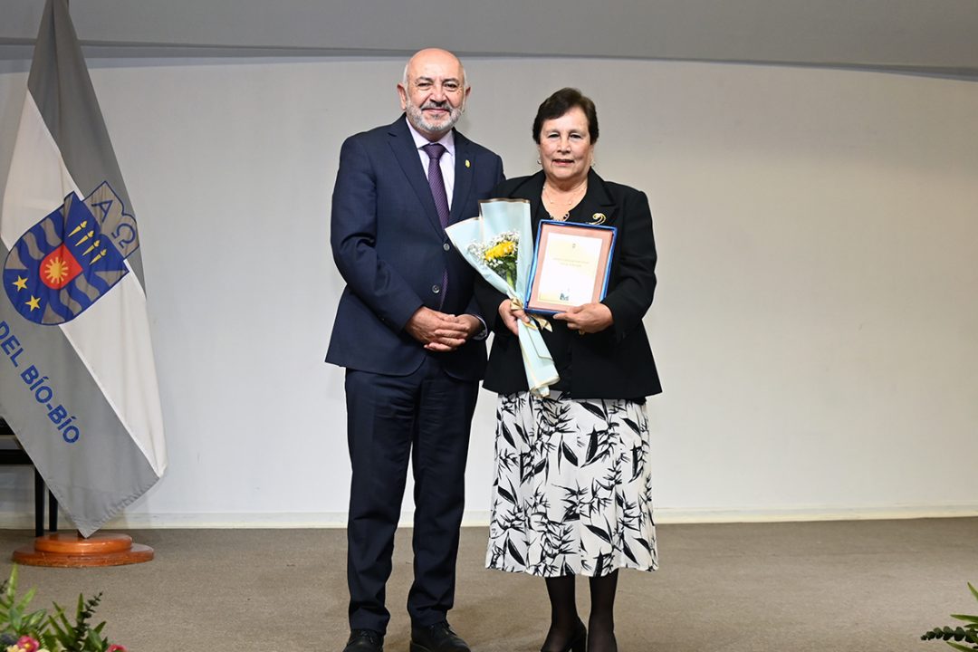 Reconocimiento por años de servicio: Comunidad universitaria celebra trayectoria de quienes construyen la UBB