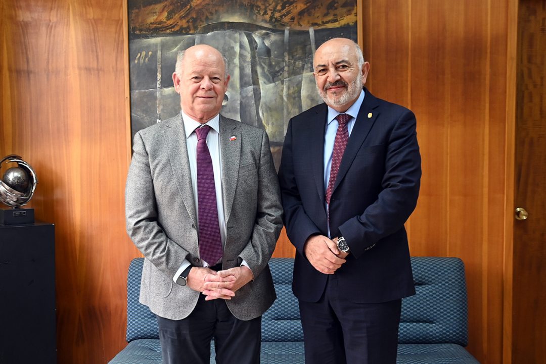 En reunión con Seremi de Ciencia, rector UBB destacó valor de la investigación que realizan las universidades