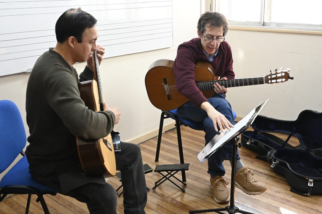Estudiantes del Conservatorio Laurencia Contreras disfrutaron clases magistrales con músicos de la Fundación Guitarra Viva