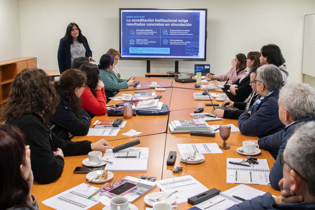 Relaciones Institucionales realiza talleres de socialización de la Política de Vinculación con el Medio en facultades de la UBB